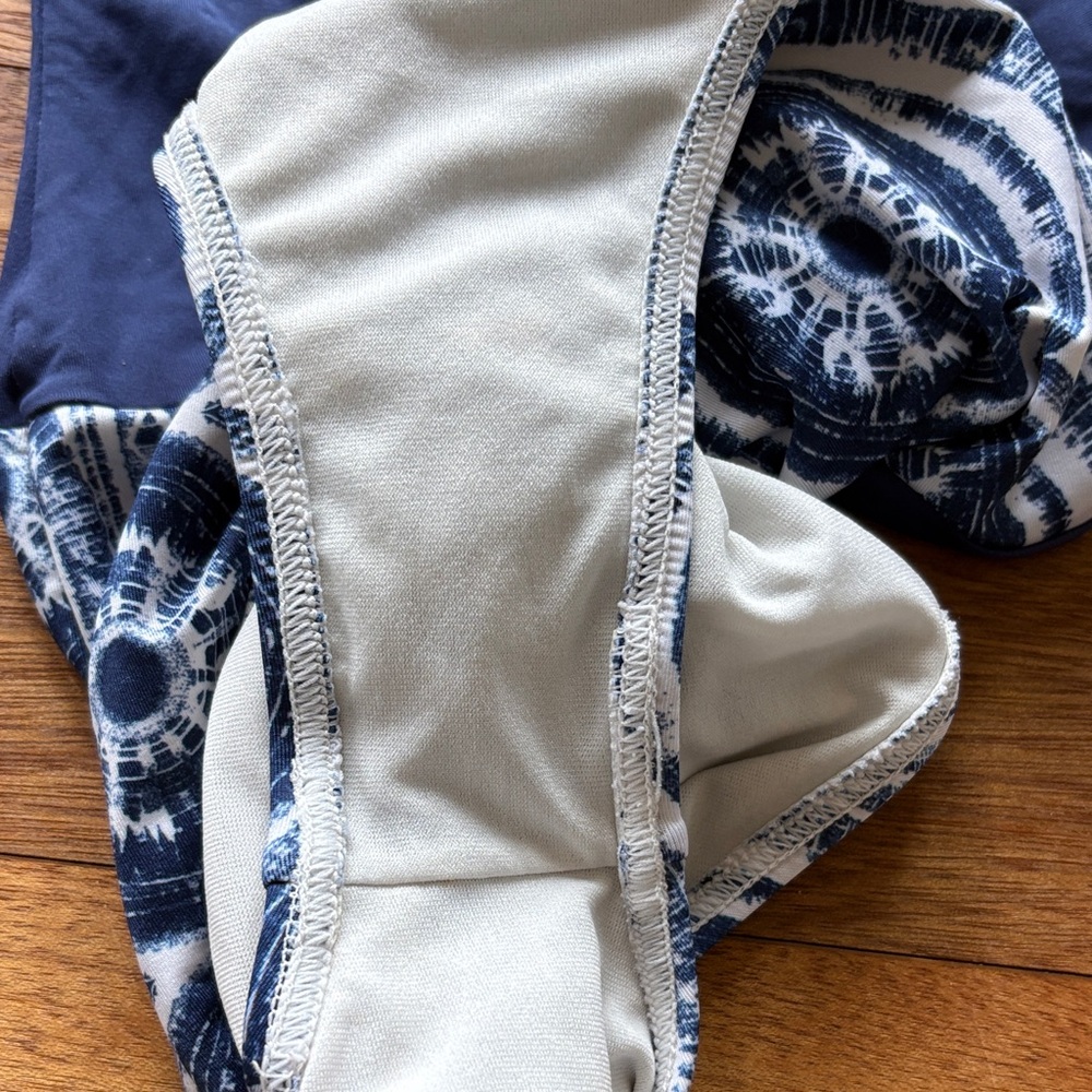Roxy Navy Rash Guard / One piece Swimsuit - Picture 13 of 13